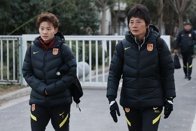 公交车被脱了内裤进入小说